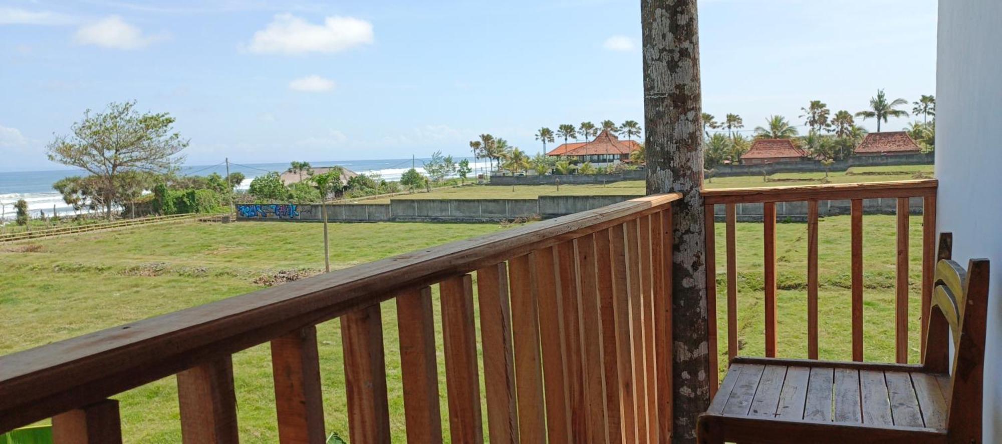 Friend House Stay & Surf Airsatang Εξωτερικό φωτογραφία